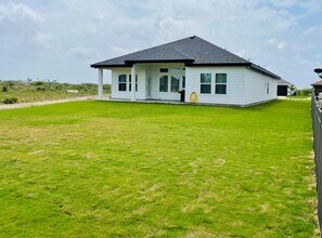 113 Torrey Pines Dr in Laguna Vista, TX - Building Photo - Building Photo