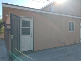 106 S Sunol Dr, Unit #0.5 in Los Angeles, CA - Building Photo