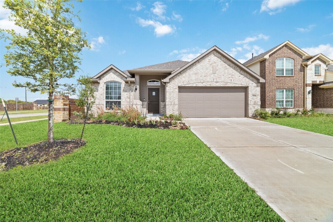 3230 Andlor Hills Dr in Richmond, TX - Building Photo