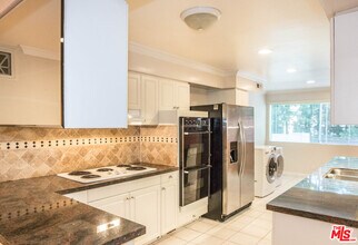 262 N Crescent Dr-Unit -1C in Beverly Hills, CA - Building Photo - Building Photo