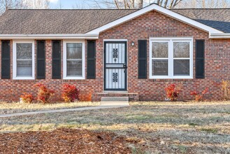 736 Acorn Dr in Clarksville, TN - Building Photo - Building Photo