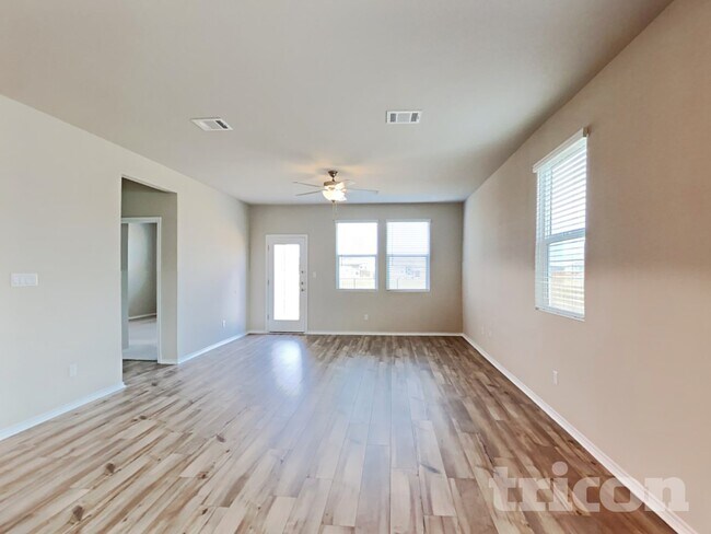 5100 Saddle Clb Dr in Georgetown, TX - Foto de edificio - Building Photo