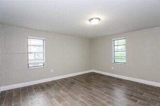1041 NW 136th St in Miami, FL - Building Photo - Building Photo
