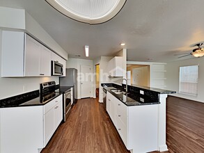 6550 Garden Trail Ct in Houston, TX - Foto de edificio - Building Photo