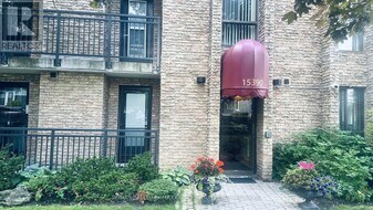 15390 Yonge St in Aurora, ON - Building Photo