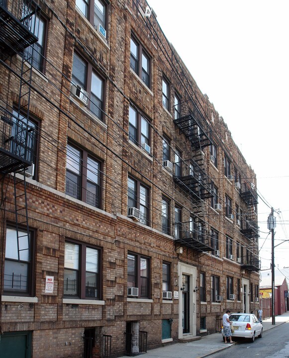 413 54th St in West New York, NJ - Foto de edificio