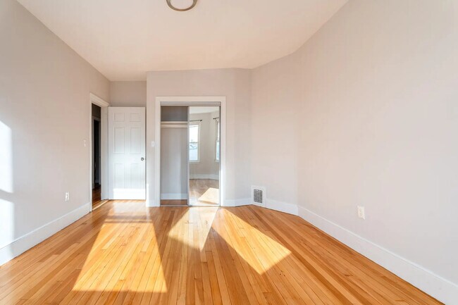 29 Edison Grn, Unit 3T in Boston, MA - Foto de edificio - Building Photo