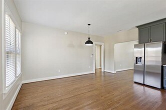 2825 W Twelfth St in Dallas, TX - Building Photo - Building Photo