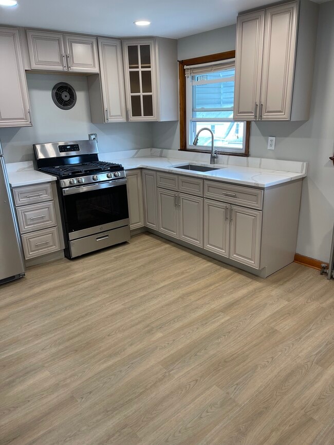 33 Washington Ave, Unit 2