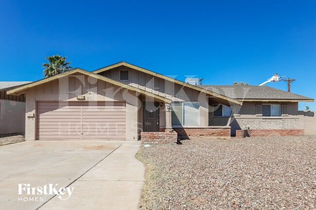 property at 4924 S Hazelton Ln