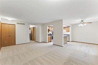 6251 Magda Dr in Maple Grove, MN - Building Photo - Building Photo