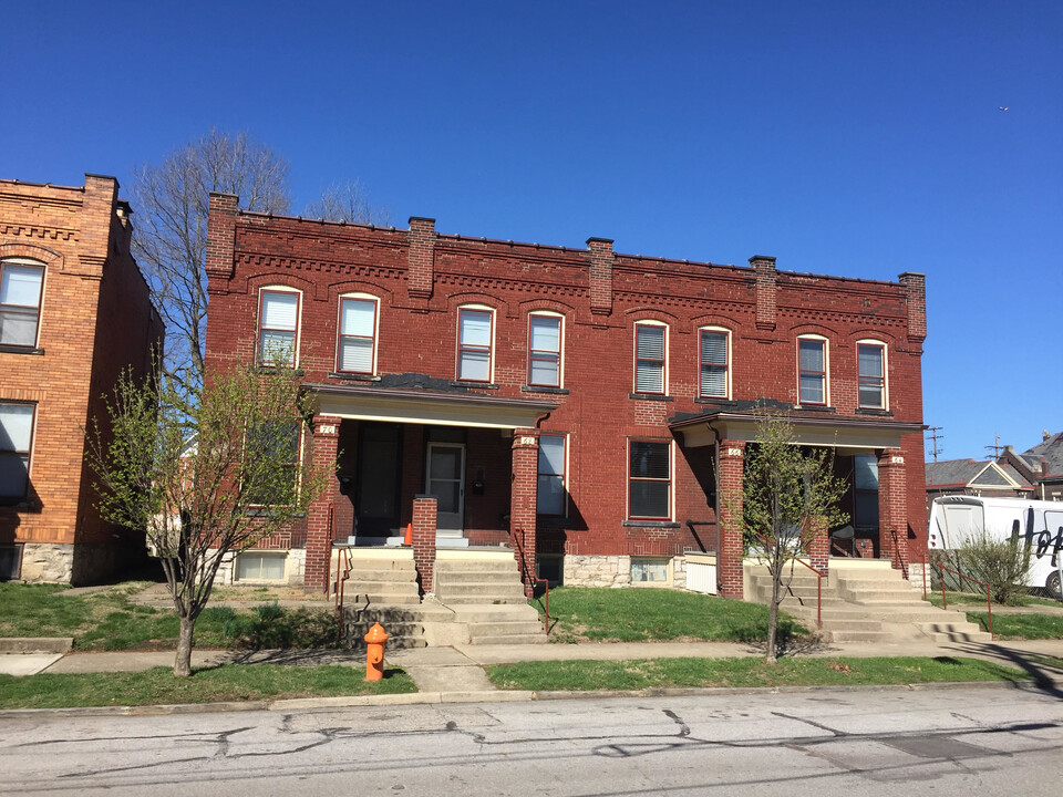 64 W Greenwood Ave in Columbus, OH - Building Photo