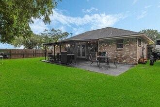 3601 Clover Ln in Deer Park, TX - Foto de edificio - Building Photo