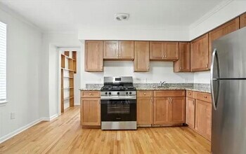 800 E North Ave, Unit B in Baltimore, MD - Foto de edificio - Building Photo