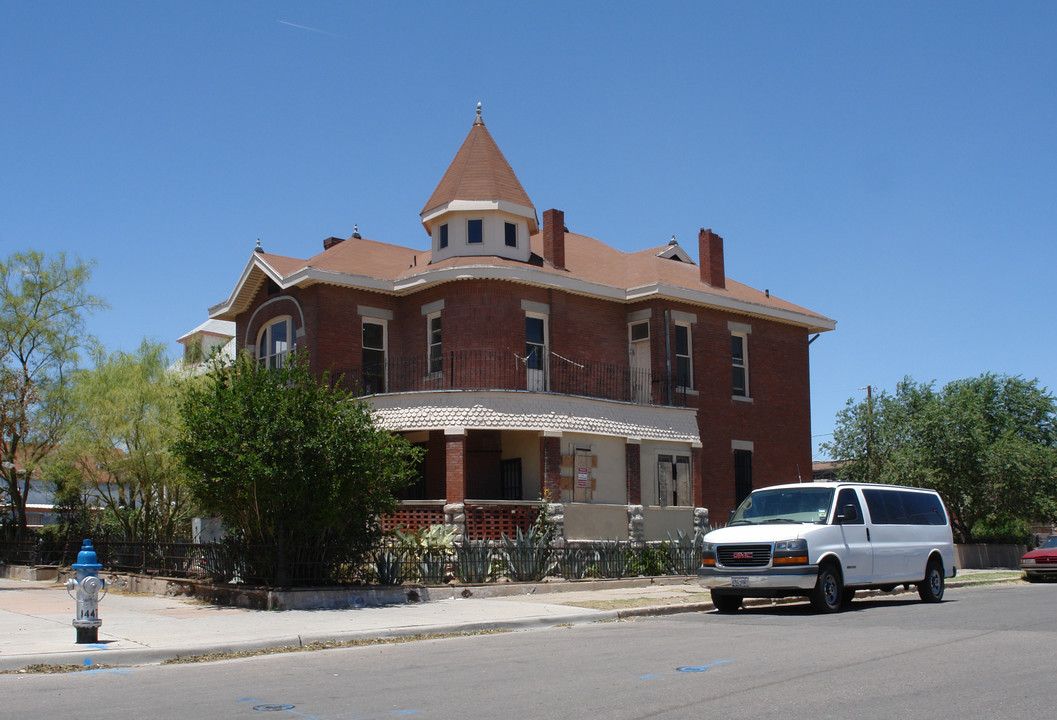 1129 Magoffin Ave in El Paso, TX - Building Photo