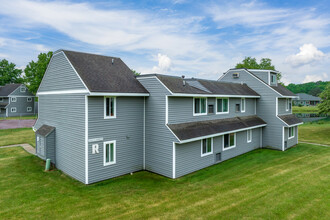 Bay Valley Harbor Apartments in Bay City, MI - Foto de edificio - Building Photo