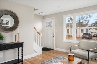 137 Bayview Ave in North Kingstown, RI - Building Photo - Building Photo