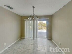 1305 E Oakwood St in Tarpon Springs, FL - Building Photo - Building Photo