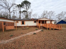 113 Bream Ave in Greenwood, SC - Building Photo