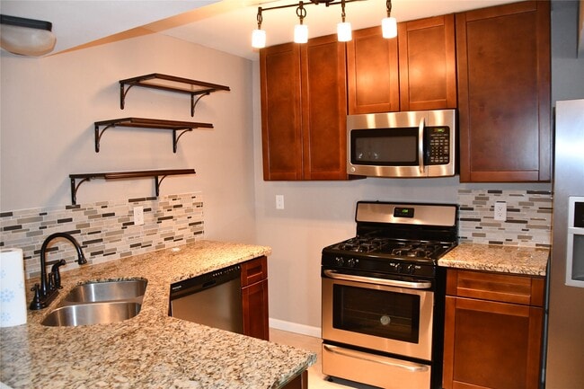 property at 2316 Shadowdale Dr