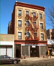 137 S Fourth Ave in Mount Vernon, NY - Building Photo - Building Photo