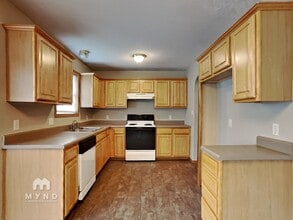 2628 E Moonlight St in Republic, MO - Building Photo - Building Photo