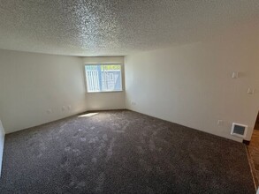 451 Senate St NW in Salem, OR - Foto de edificio - Building Photo