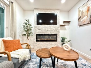 3229 S Sherbourne Dr in Los Angeles, CA - Building Photo - Building Photo