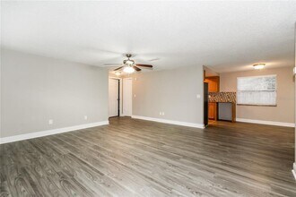 3722 Greenford St in Valrico, FL - Foto de edificio - Building Photo