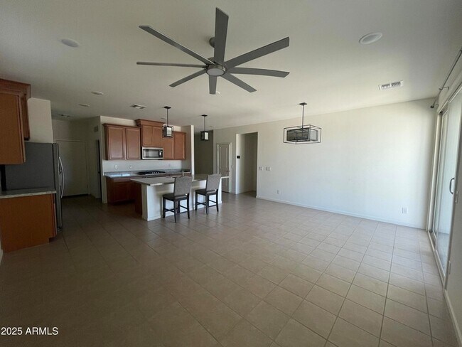 12610 W Northview Ave in Glendale, AZ - Building Photo - Building Photo
