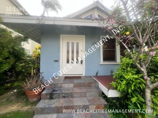 30 Esperanza Ave in Long Beach, CA - Foto de edificio - Building Photo