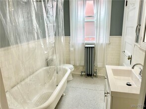 242 Bryant St in Buffalo, NY - Building Photo - Building Photo
