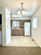 54 W 250 N in Clearfield, UT - Building Photo - Building Photo