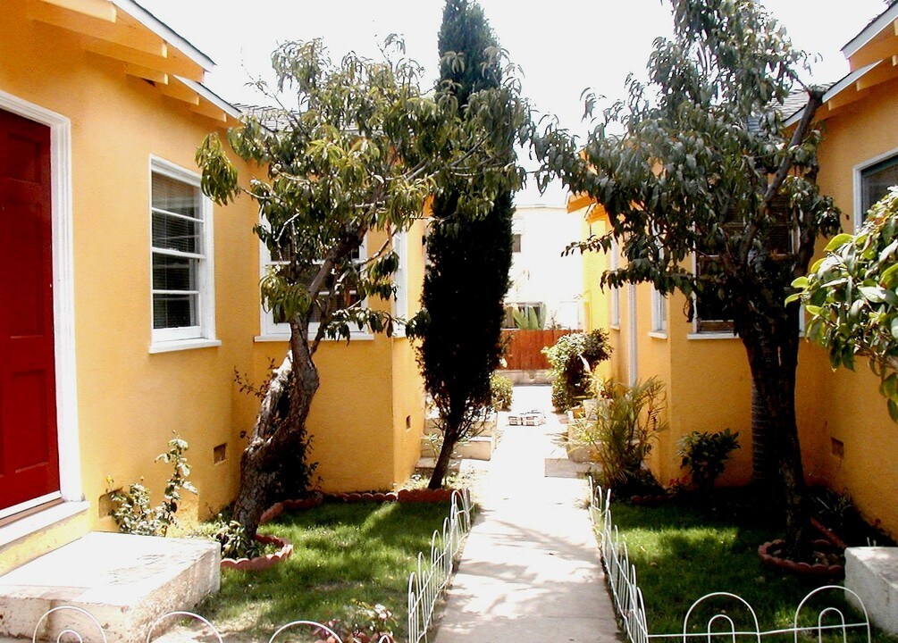 3120 Colorado Ave, Unit D in Santa Monica, CA - Building Photo