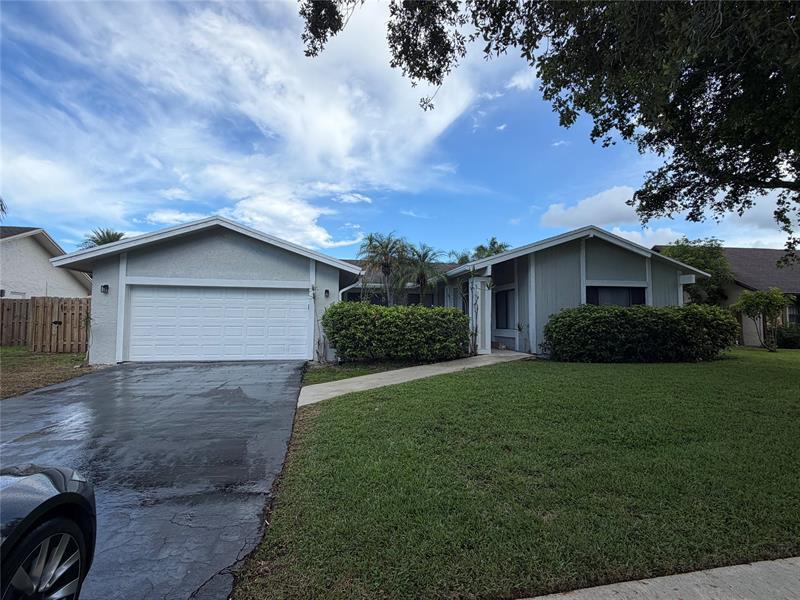 1360 NW 94th Ave in Plantation, FL - Building Photo
