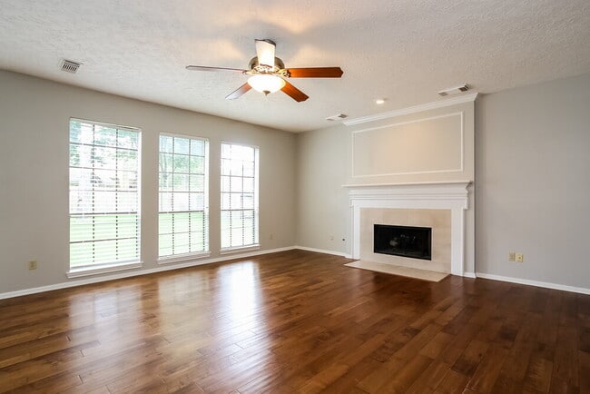 5111 Natural Bridge Dr in Houston, TX - Building Photo - Building Photo