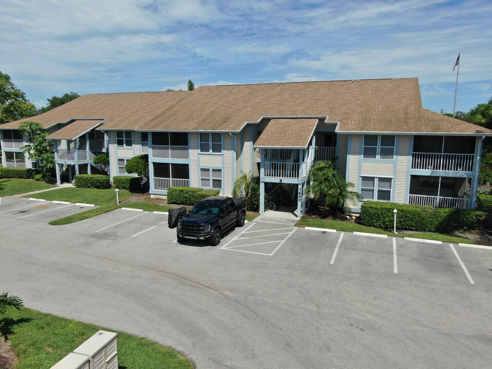 Lakw Pointe Condominium in Naples, FL - Building Photo