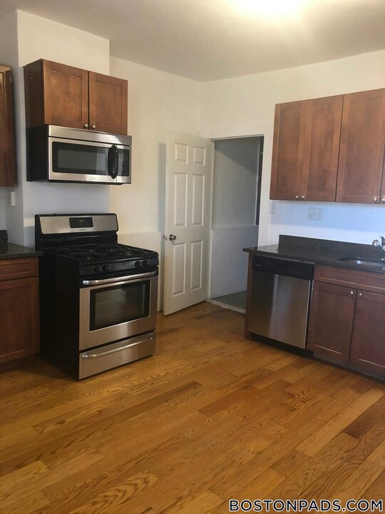 270 Bowdoin St in Boston, MA - Building Photo