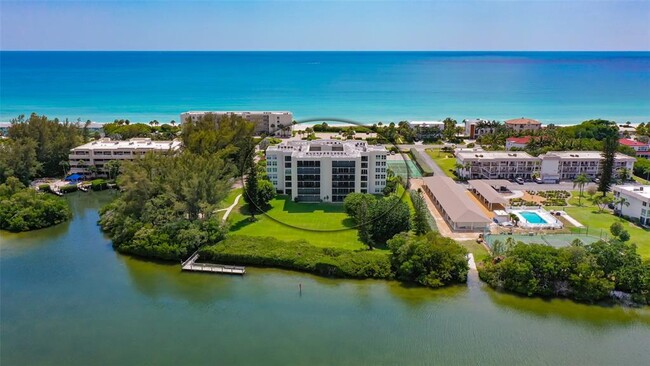 3240 Gulf of Mexico Dr in Longboat Key, FL - Building Photo - Building Photo