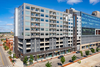 Arena Place Apartments in Grand Rapids, MI - Foto de edificio - Building Photo