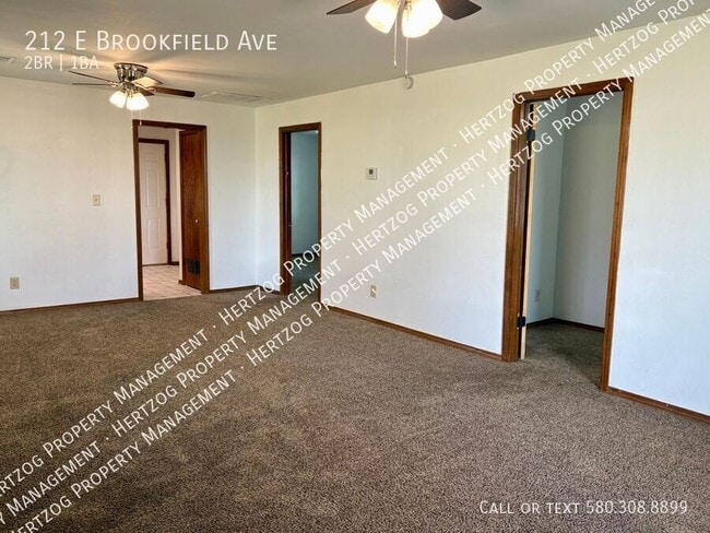 212 E Brookfield Ave in Ponca City, OK - Building Photo - Building Photo