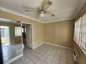 2211 Lincoln St in Hollywood, FL - Building Photo - Building Photo