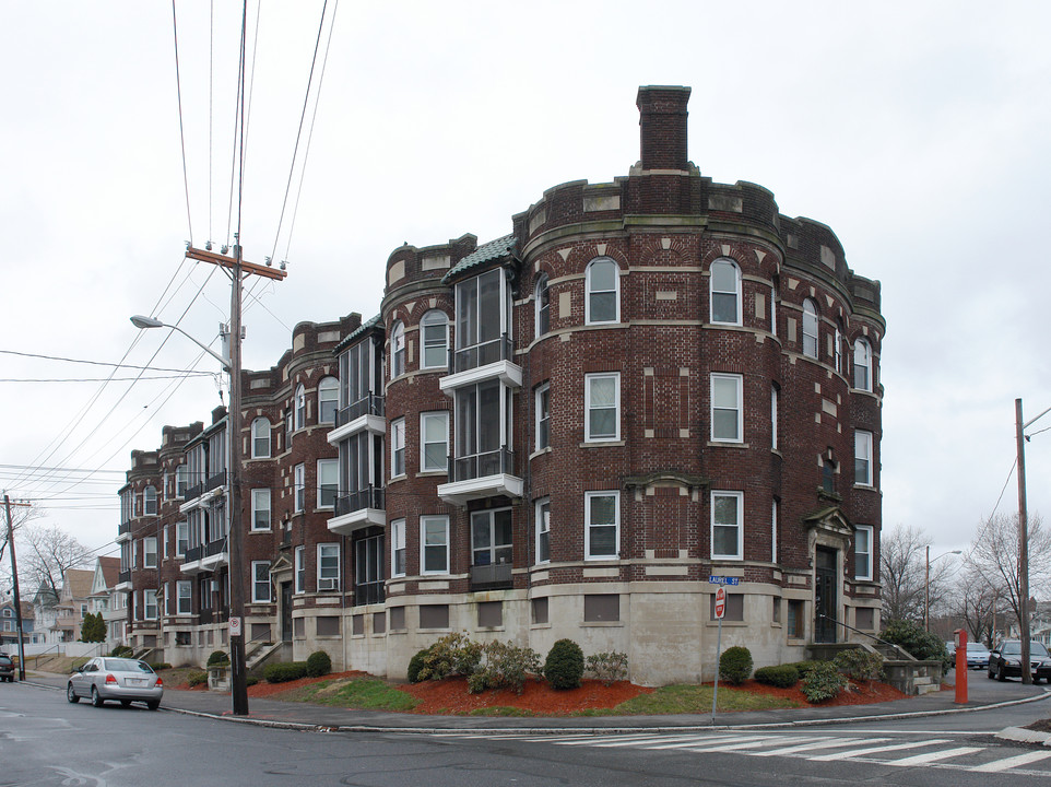 95-97 Brown Ave in Holyoke, MA - Foto de edificio