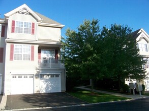 27 Briar Ln in Flemington, NJ - Building Photo - Building Photo