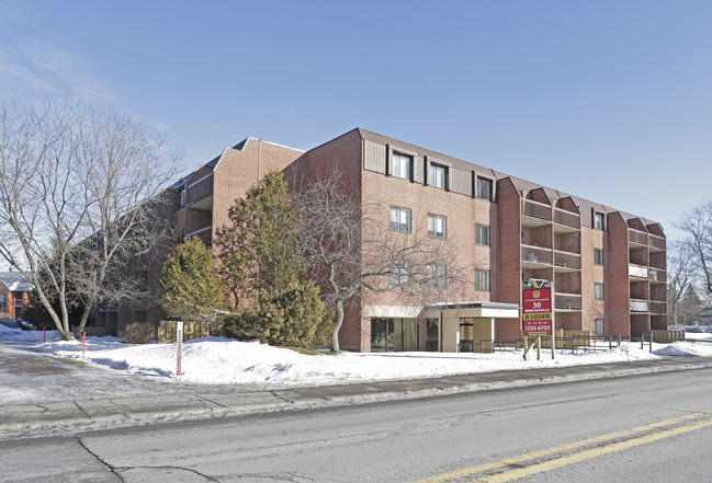 Place Sieur de Gros Bois Apartments in Longueuil, QC - Building Photo - Primary Photo