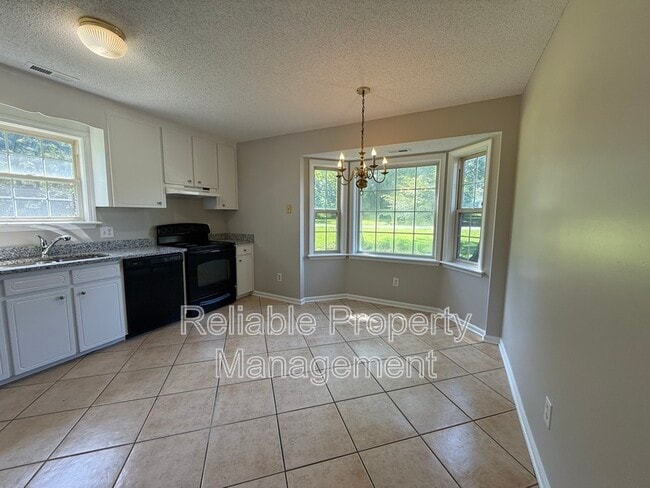 284 Irvan St in Clayton, NC - Building Photo - Building Photo