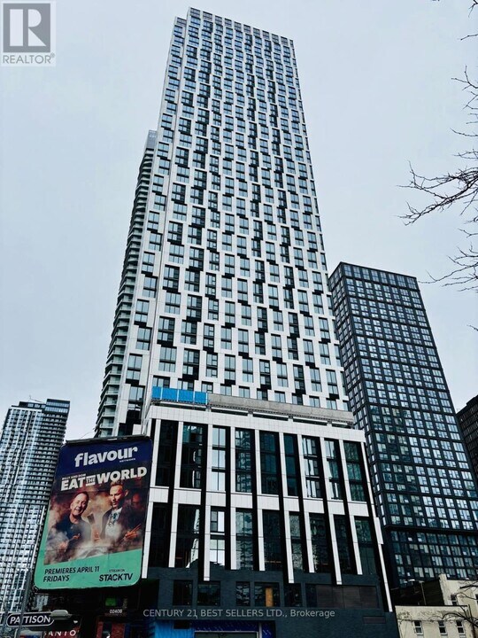 252-3252 Church St in Toronto, ON - Building Photo