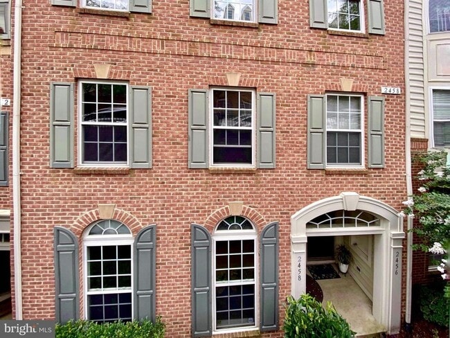 2456 Eastbourne Dr in Woodbridge, VA - Building Photo - Building Photo
