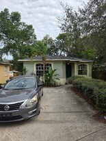 9713 Commerce St in Tampa, FL - Building Photo