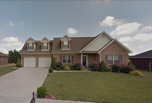110 General Nelson Dr in Richmond, KY - Building Photo